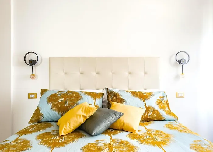 Hostly - Cisanello Suite Apartment - Light And Colors